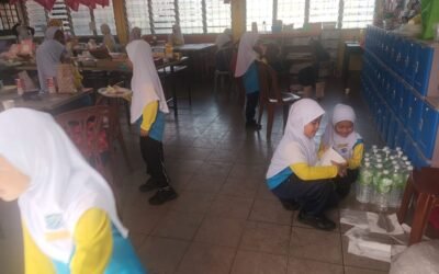 Hari ni ada buat jamuan akhir tahun kat sekolah aku.