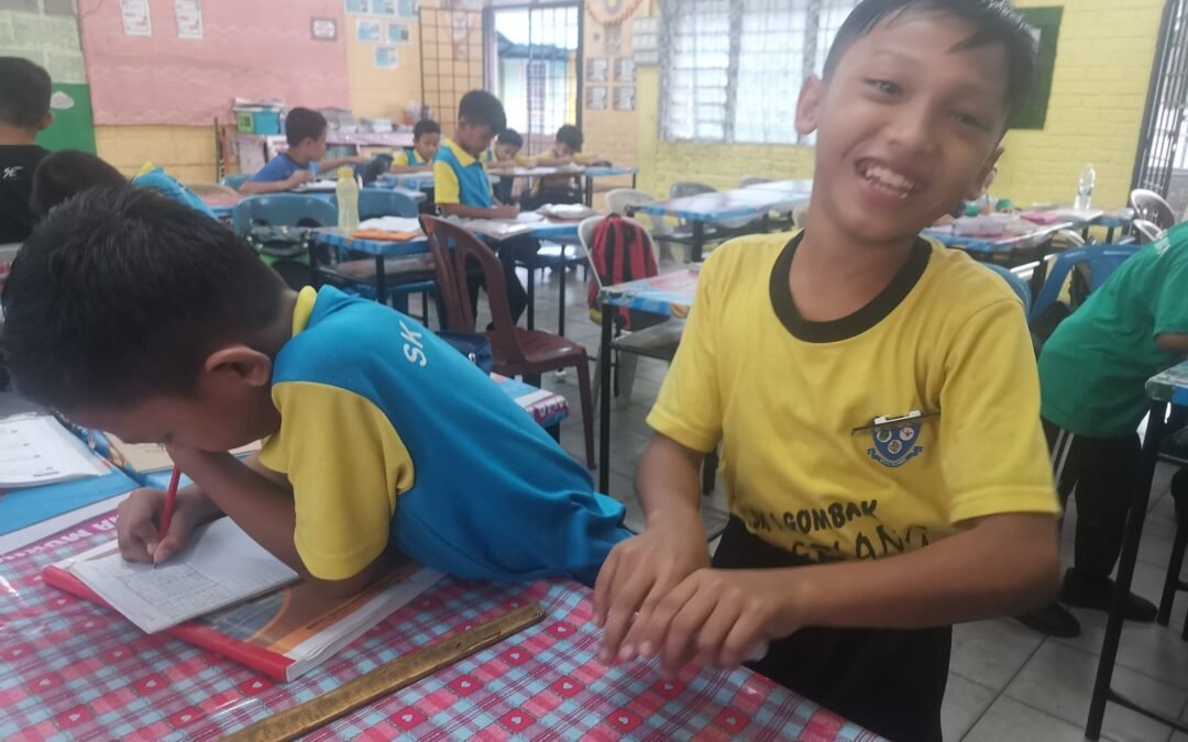 Cikgu. Dekat sebuah kereta, apa benda yang kurus?