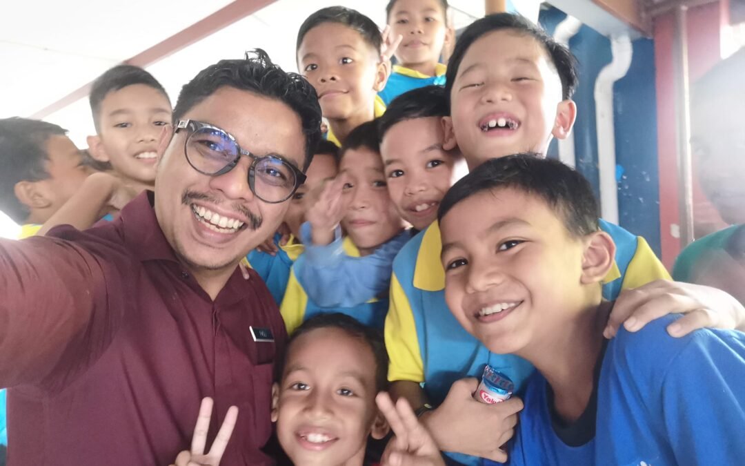 Cikgu. Lama dah cikgu tak ambil gambar kami letak dalam FB