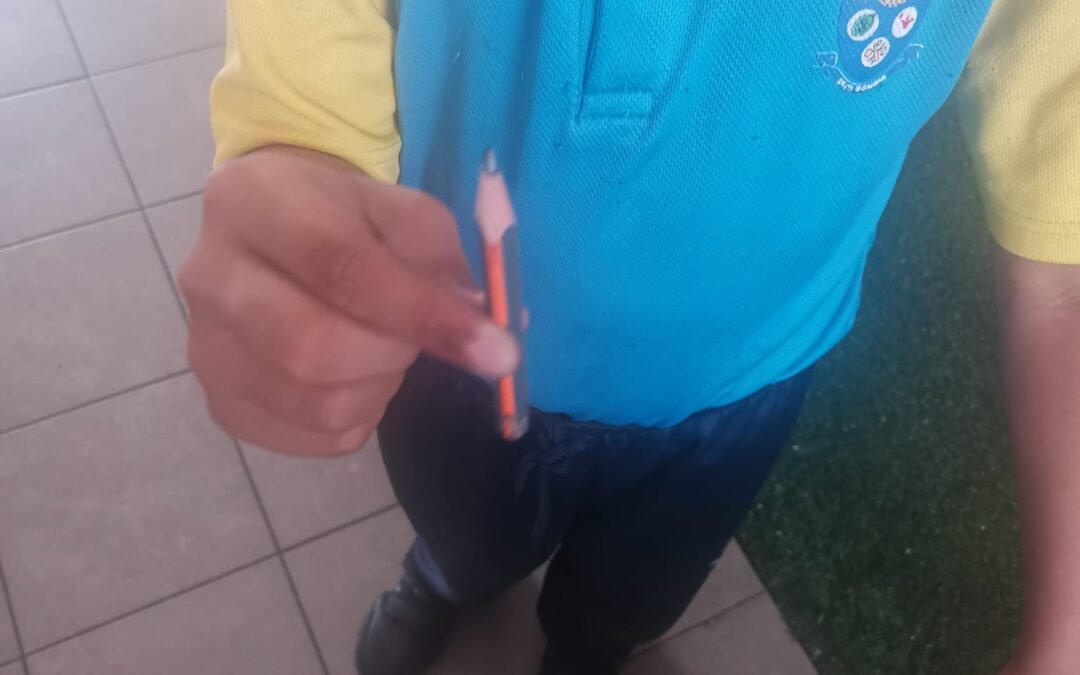 Habis la saya cikgu. Pensel saya dah pendek