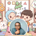Poster rakaman kelas Matematik Tahun 2 dan 3 untuk 4 Oktober 2025. Bahagian atas memaparkan teks tajuk dan tarikh. Latar belakang menunjukkan ilustrasi chibi murid lelaki dan perempuan dalam kelas Matematik dengan nombor dan bentuk comel. Di bahagian bawah terdapat gambar Cikgu Mohd Fadli Salleh dalam bingkai bulat serta teks makluman bahawa kelas berharga RM5 dan percuma untuk asnaf, anak yatim dan individu yang dalam kesempitan.